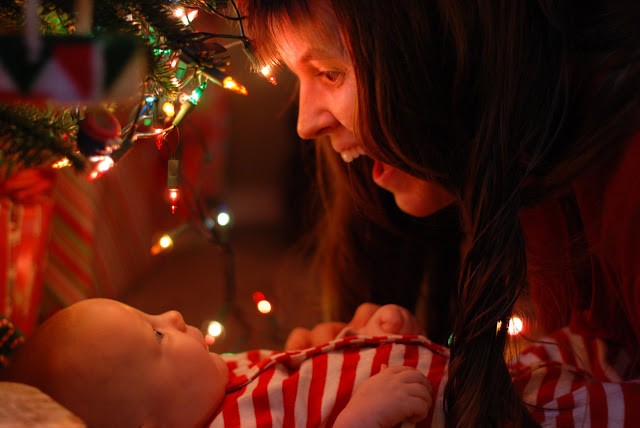 You are currently viewing Under the tree with Mommy