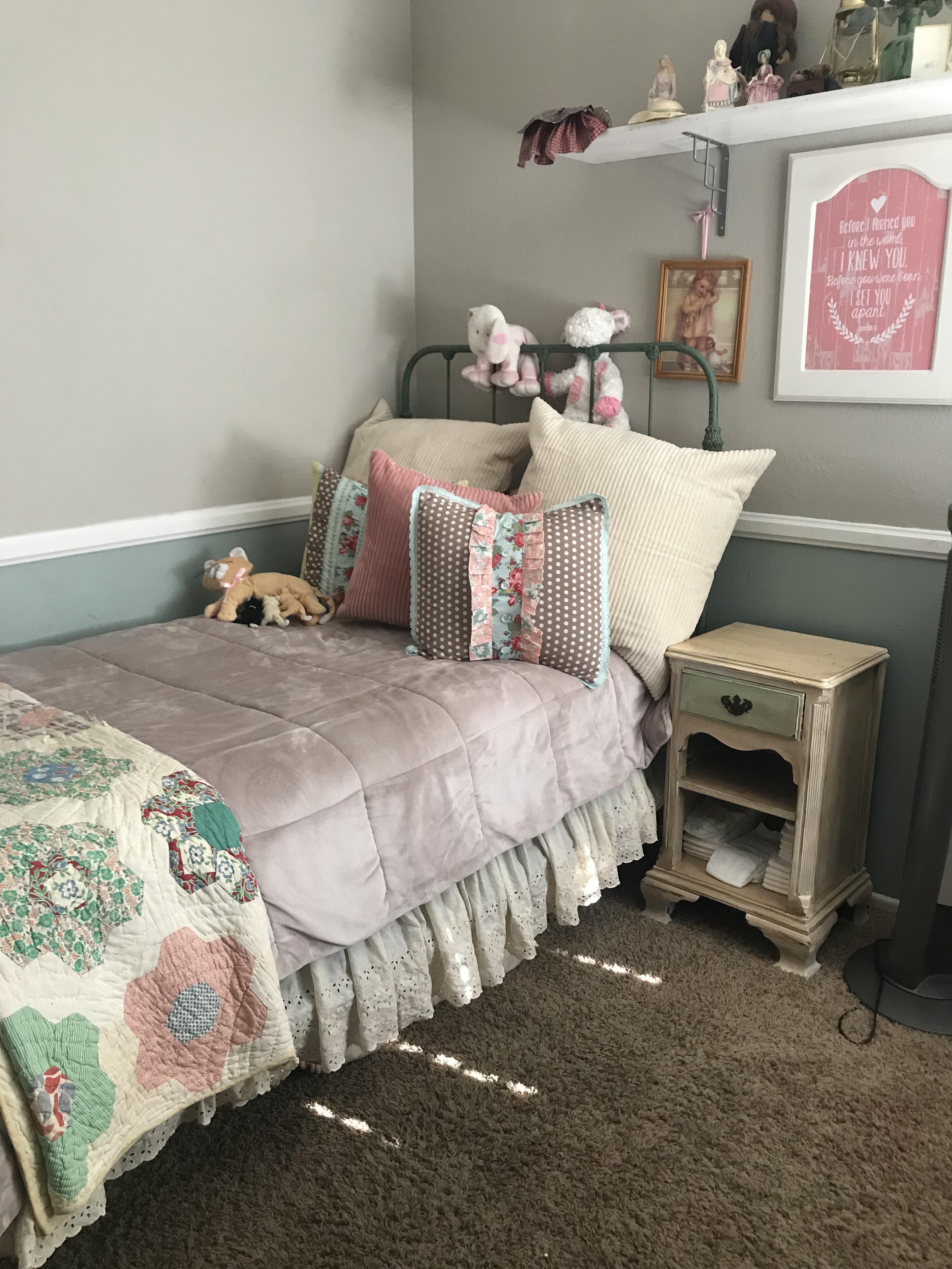 You are currently viewing A girly room: vintage style